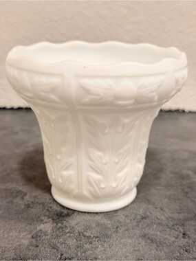 ORIGINAL VTG Imperial Glass Classic White Embossed Milk Glass Vase Home Accents